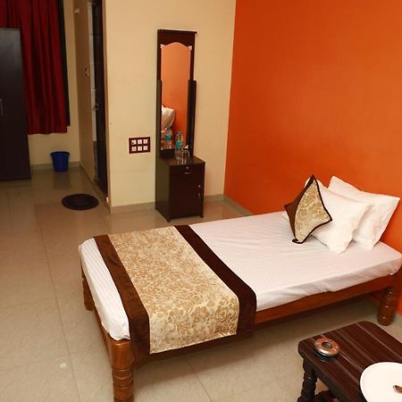 Отель Megha Residency Haveri Экстерьер фото